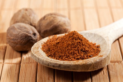 Tinh dầu nhục đậu khấu